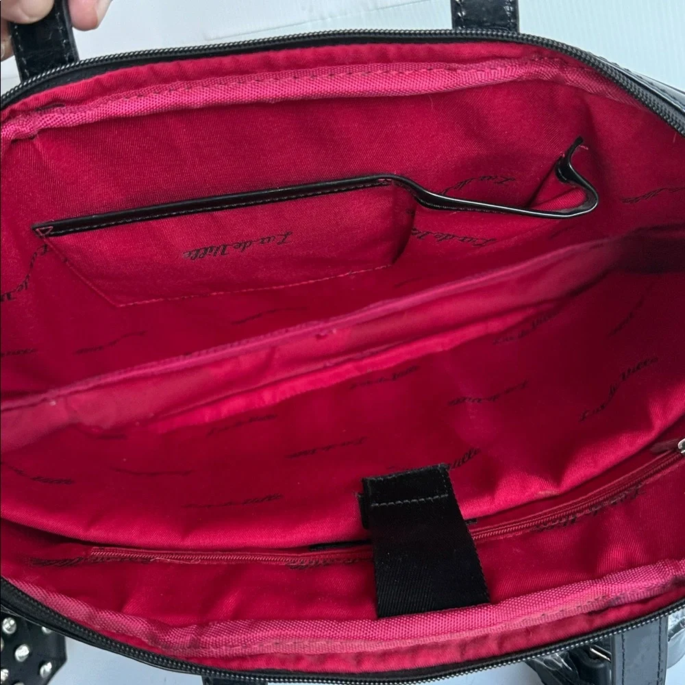 LUX DE VILLE LUCKY ME MESSENGER LAPTOP BAG SPARKLE GREEN PATENT LEATHER BLACK - Picture 13 of 15